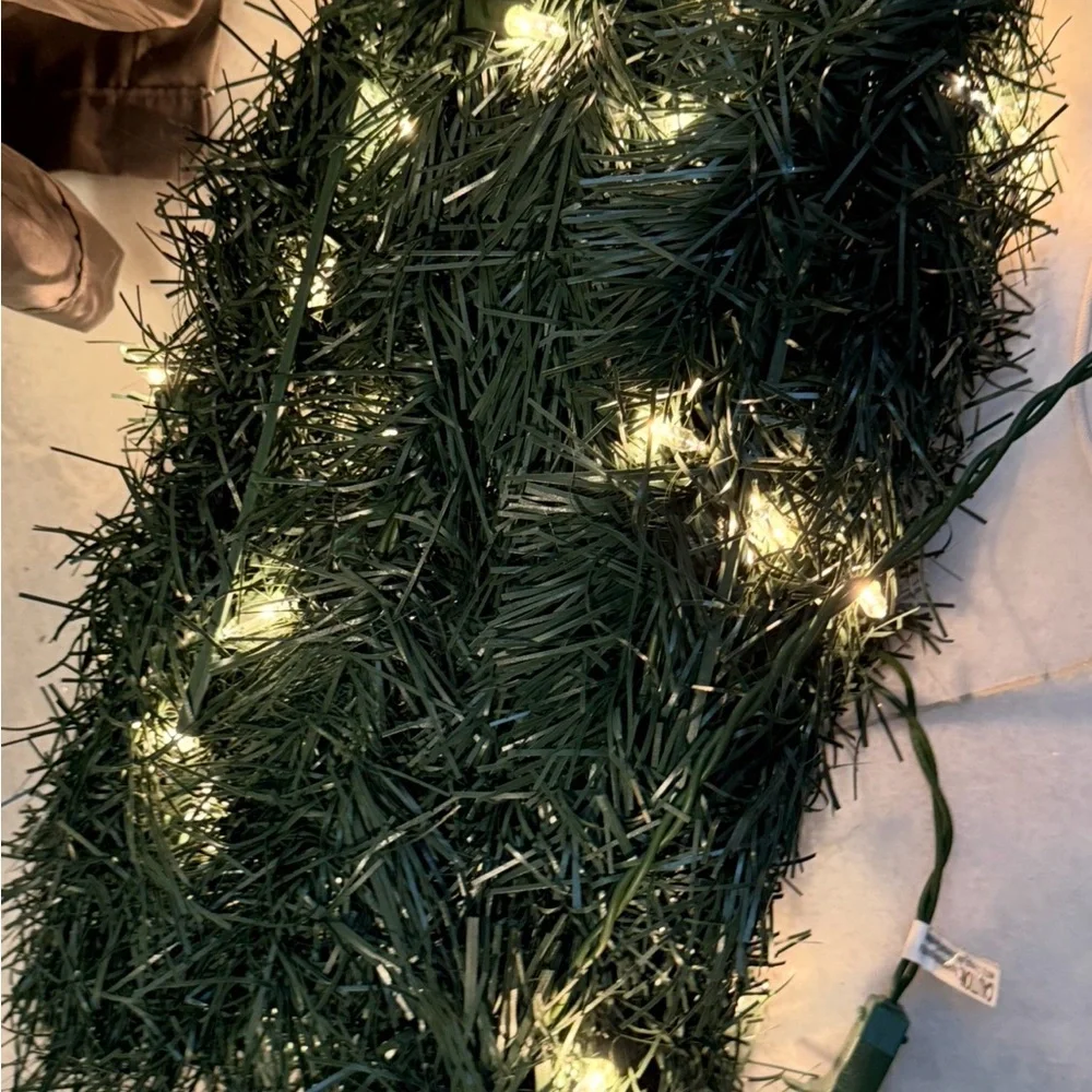 18Foot Clear Bulbs Lighted Green Garland